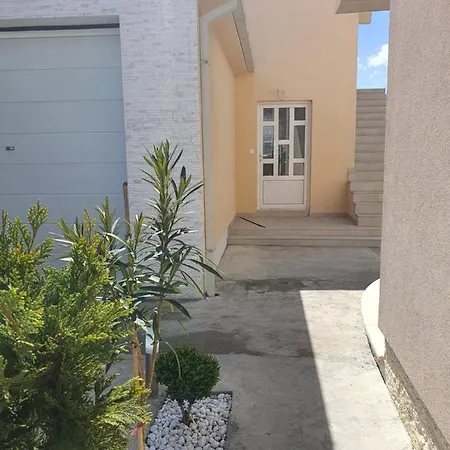 Apartment Tolosi